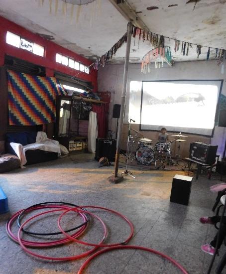 Uma imagem contendo no interior, quarto, vivendo, bicicleta
Descrição gerada automaticamente